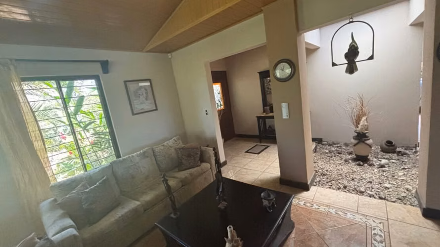 Casa en area muy privada y natural en Turrucares, Alajuela