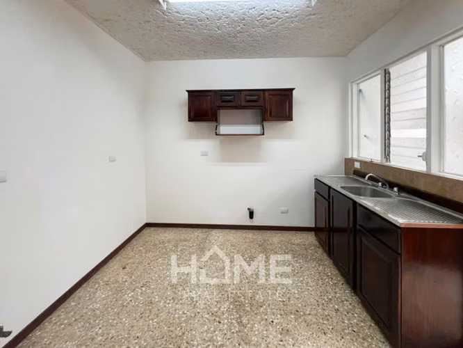 Casa Grande en alquiler en Rohrmoser 2 plantas
