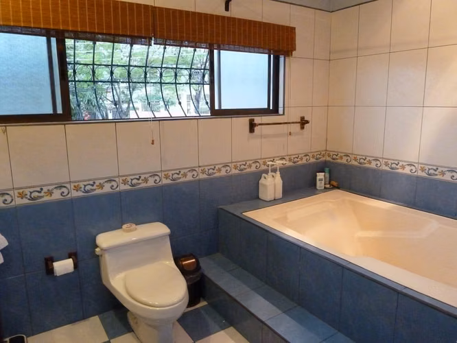 Casa en venta, independiente en Rohrmoser, San Jose. 3 habitaciones