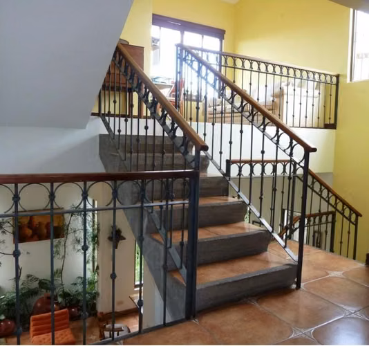 Casa en venta, independiente en Rohrmoser, San Jose. 3 habitaciones