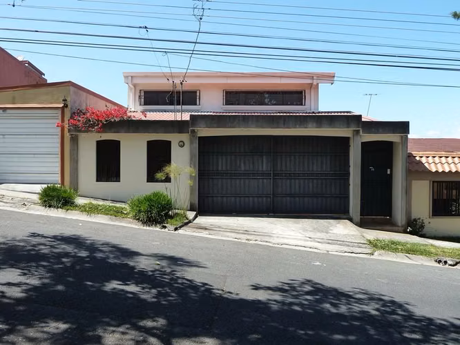 Casa en venta, independiente en Rohrmoser, San Jose. 3 habitaciones