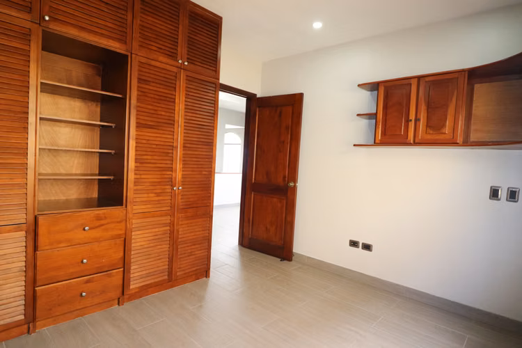 SE VENDE CASA en San Joaquín de Flores Condominio Montecristo SPM - Imagen 9