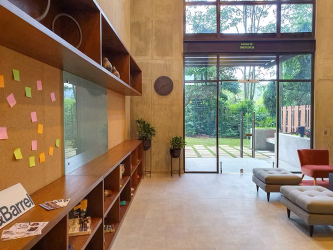 VENTA DE Apartamento en Condominio Nueve 84 de 3 habitaciones con vista al bosque - Imagen 2