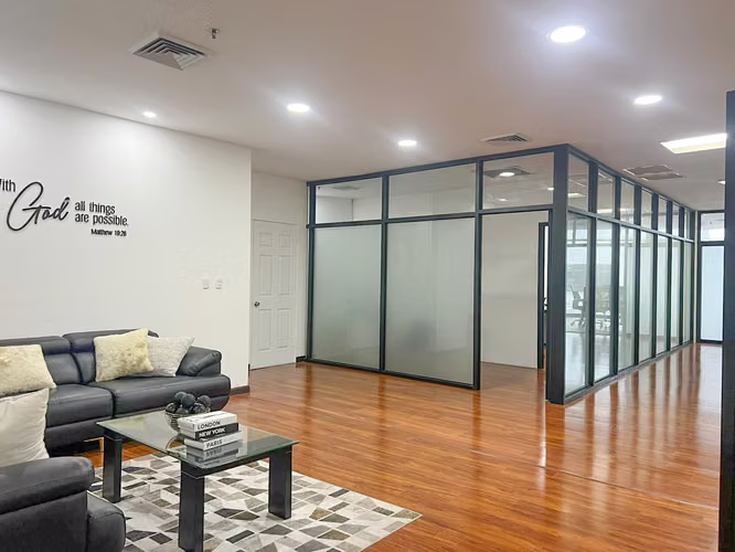 Oficina Corporativa de 180 m2 en Alquiler en San Rafael de Escazú