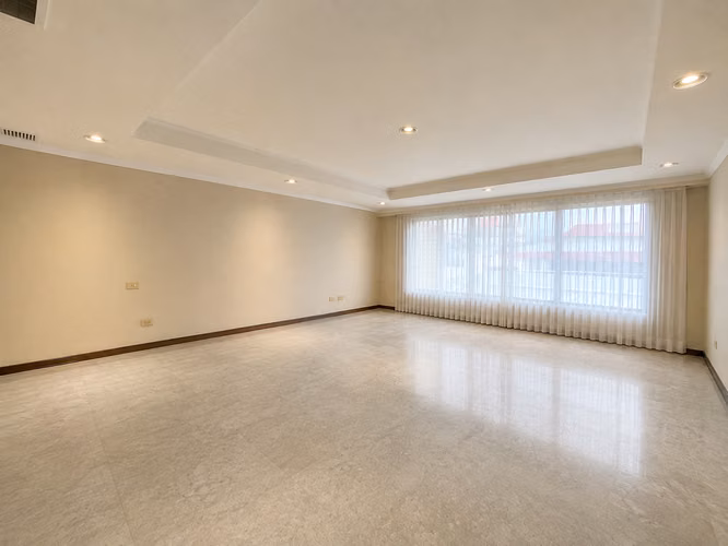 VENTA DE CASA INDEPENDIENTE EN ROHRMOSER