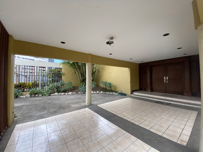 VENTA DE CASA INDEPENDIENTE EN ROHRMOSER