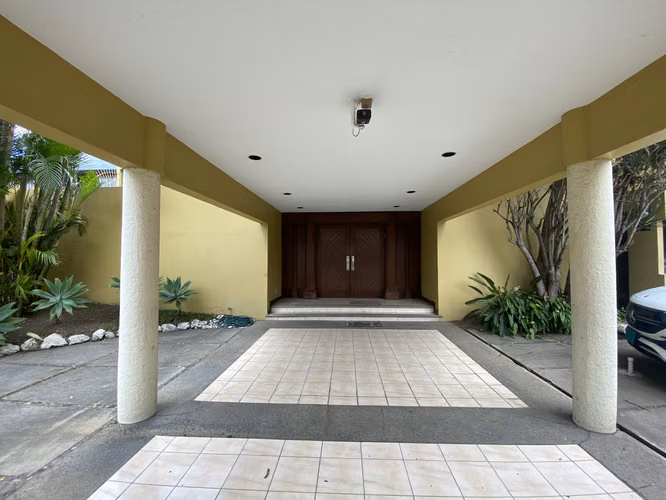 VENTA DE CASA INDEPENDIENTE EN ROHRMOSER