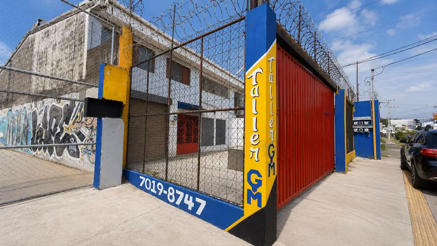Amplia Propiedad Comercial en Colima de Tibás,calle principal