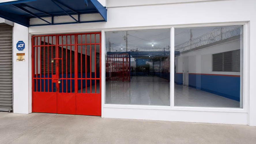 Amplia Propiedad Comercial en Colima de Tibás,calle principal