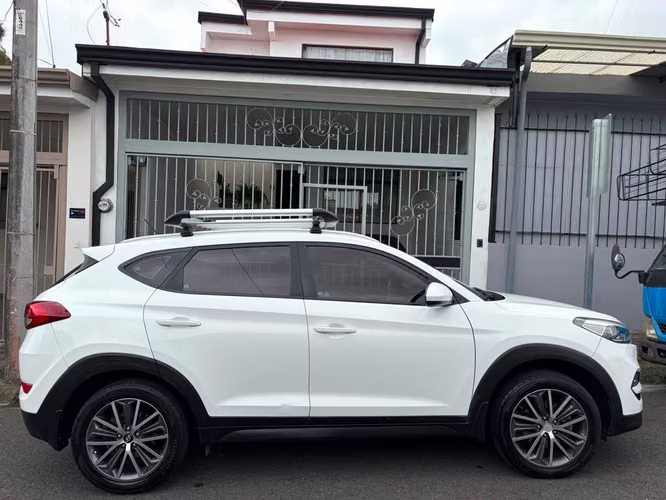 Hyundai Tucson  ( Koreano )