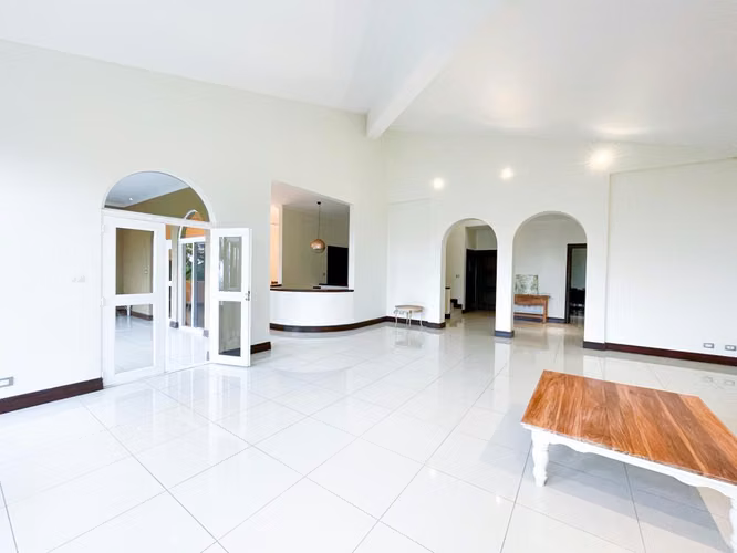 Alquiler de casa en condominio Cerro Colón - Imagen 2