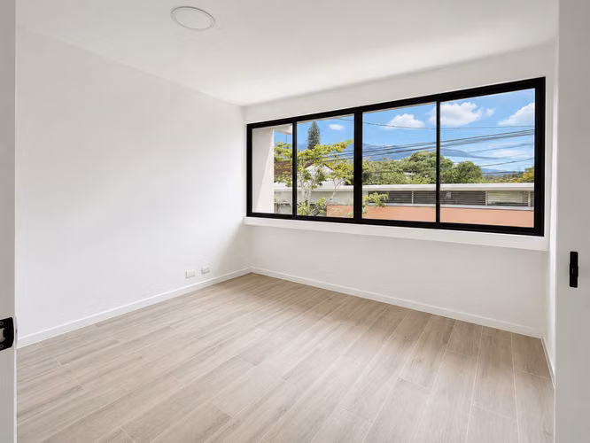 House in Escazu - 124; Residential or Office - 124; 3 Hab. - 124; 3 Plot - 124; $2,500