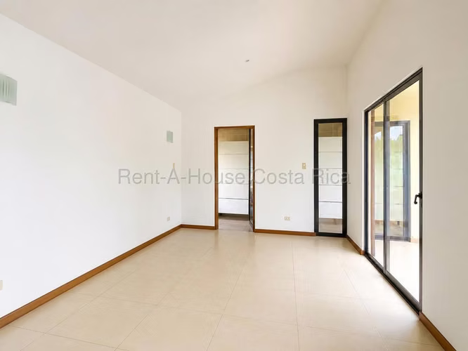 EN VENTA ESPECTACULAR CASA EN ESCAZU  MP 27-141