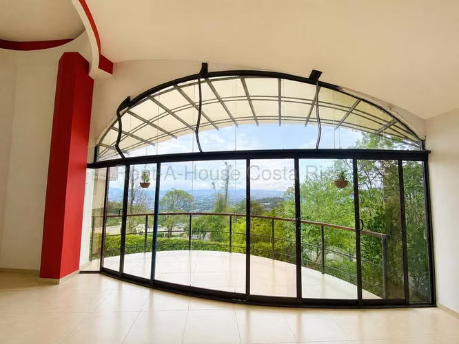 EN VENTA ESPECTACULAR CASA EN ESCAZU  MP 27-141