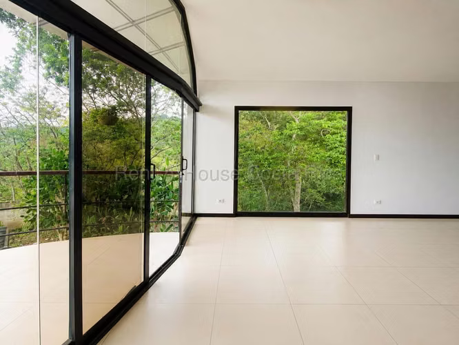 EN VENTA ESPECTACULAR CASA EN ESCAZU  MP 27-141