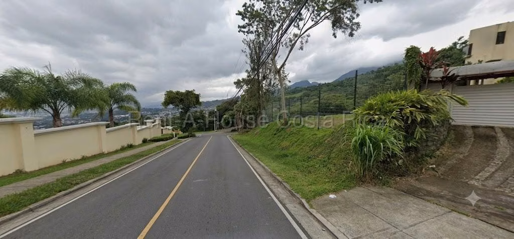 EN VENTA ESPECTACULAR CASA EN ESCAZU  MP 27-141