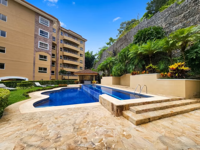  REMATE BANCARIO | Apartamento de 224 m² con Vista al Valle | Amenidades de Lujo - $395.000