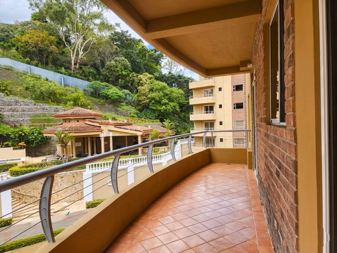  REMATE BANCARIO | Apartamento de 224 m² con Vista al Valle | Amenidades de Lujo - $395.000