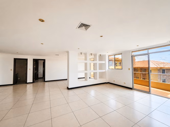  REMATE BANCARIO | Apartamento de 224 m² con Vista al Valle | Amenidades de Lujo - $395.000