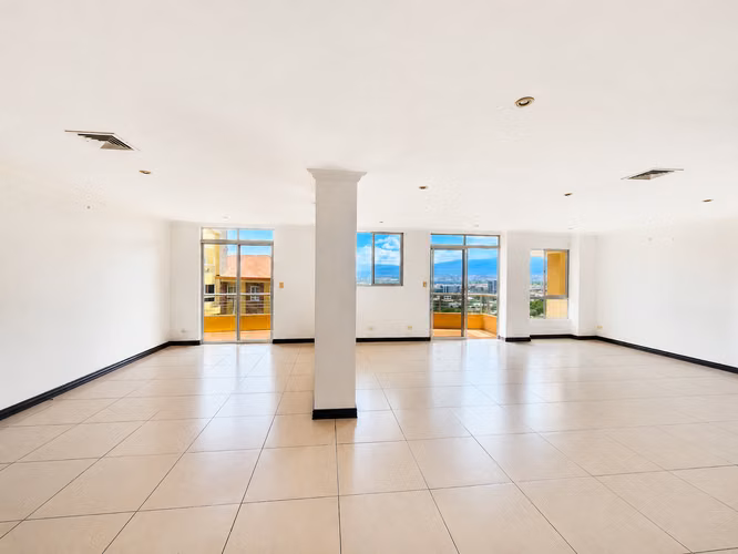  REMATE BANCARIO | Apartamento de 224 m² con Vista al Valle | Amenidades de Lujo - $395.000