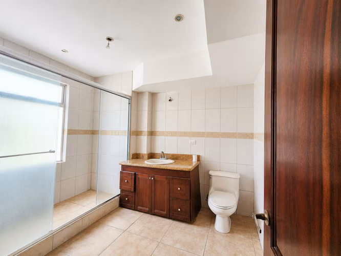  REMATE BANCARIO | Apartamento de 224 m² con Vista al Valle | Amenidades de Lujo - $395.000