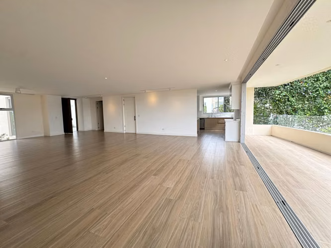 Apartamento Lujo 350m² con Terraza | Santa Ana | $4,000/mes