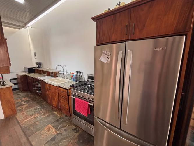 Casa con excelente vista cerca de Atenas centro en residencial