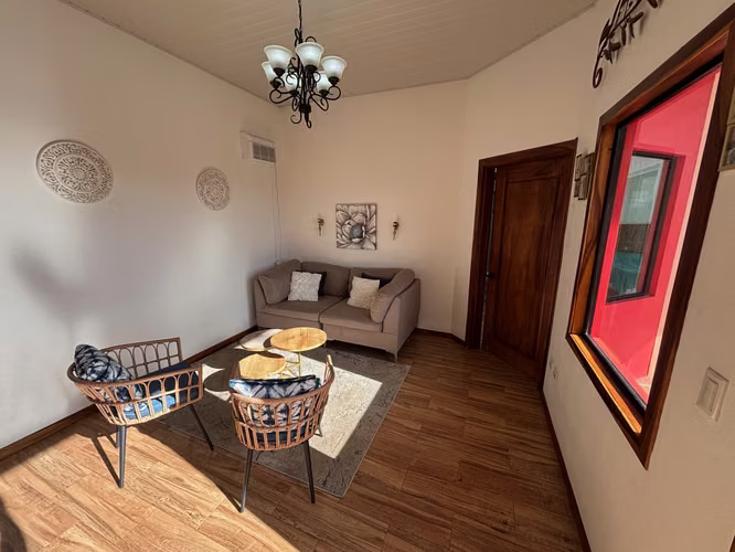 Casa con excelente vista cerca de Atenas centro en residencial