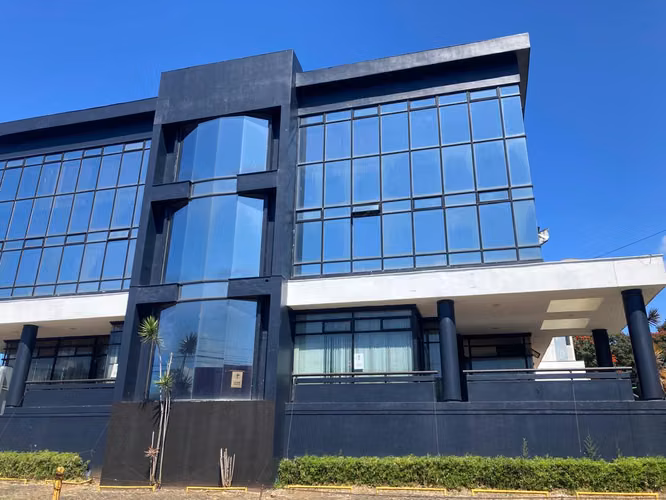 Venta  o alquiler Edificio 3 niveles  de 1.930 m² | Tournón