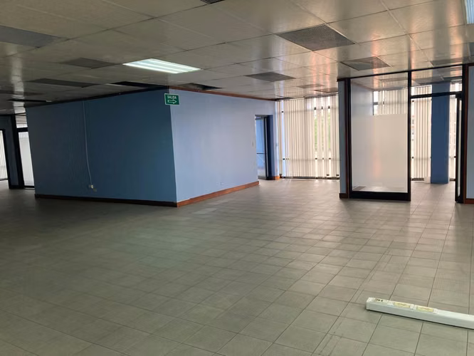 Venta  o alquiler Edificio 3 niveles  de 1.930 m² | Tournón