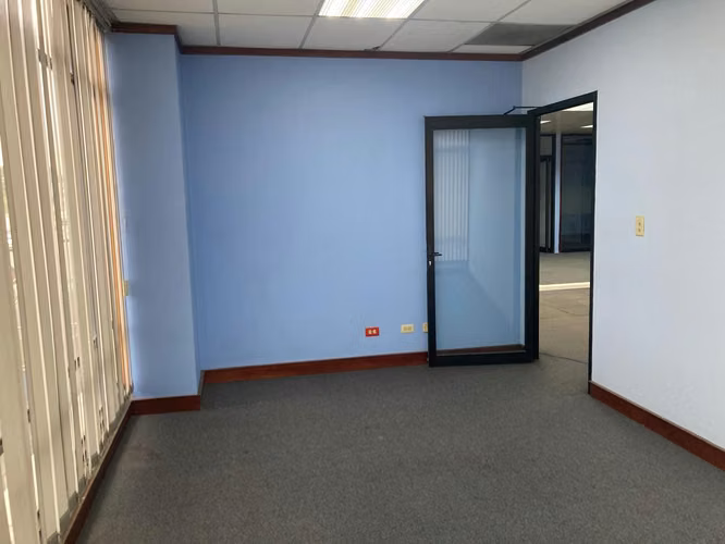 Venta  o alquiler Edificio 3 niveles  de 1.930 m² | Tournón