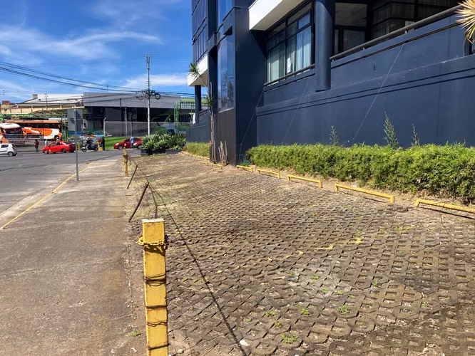 Venta  o alquiler Edificio 3 niveles  de 1.930 m² | Tournón