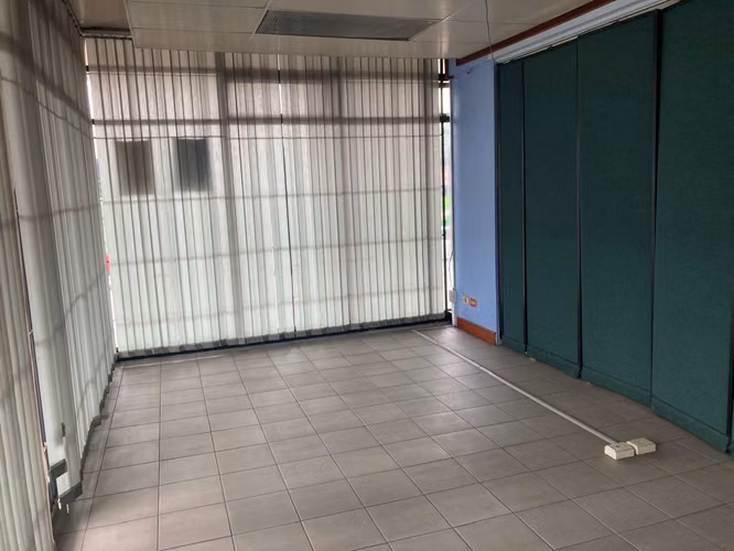 Venta  o alquiler Edificio 3 niveles  de 1.930 m² | Tournón