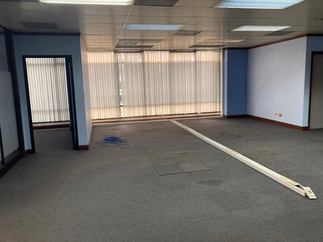 Venta  o alquiler Edificio 3 niveles  de 1.930 m² | Tournón