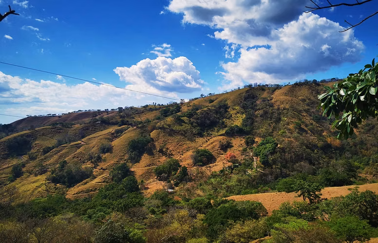 ¡Precio Rebajado! Lote con Vista al Océano y a las Montañas cerca de Atenas y la Playa - Imagen 15