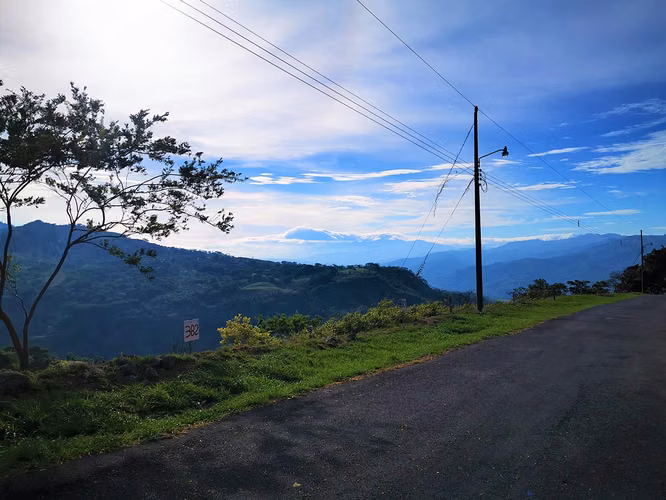 ¡Precio Rebajado! Lote con Vista al Océano y a las Montañas cerca de Atenas y la Playa - Imagen 3