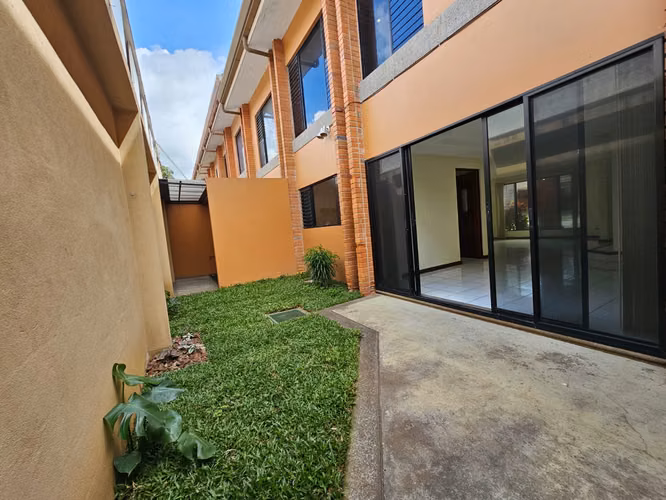 Escazú, Bello Horizonte | Casa en Condominio en Alquiler