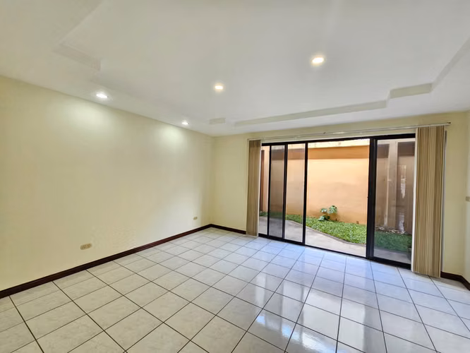 Escazú, Bello Horizonte | Casa en Condominio en Alquiler