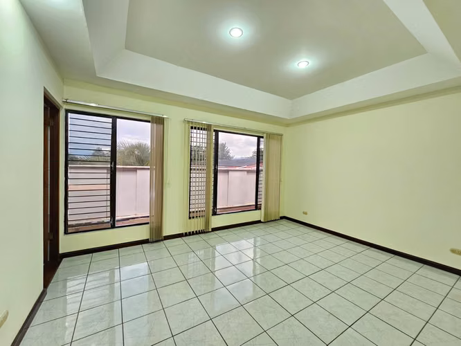 Escazú, Bello Horizonte | Casa en Condominio en Alquiler