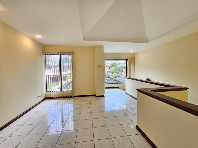 Escazú, Bello Horizonte | Casa en Condominio en Alquiler