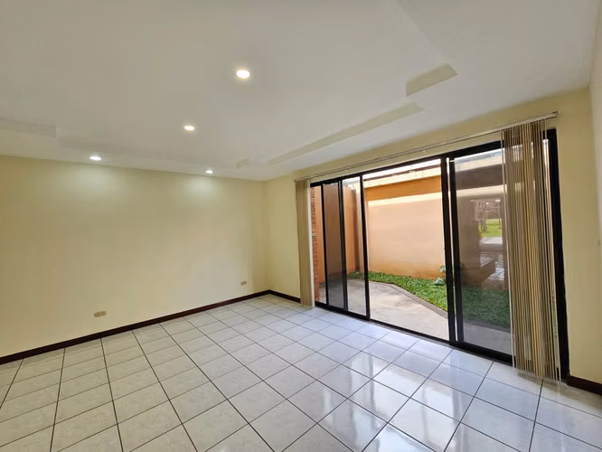 Escazú, Bello Horizonte | Casa en Condominio en Alquiler