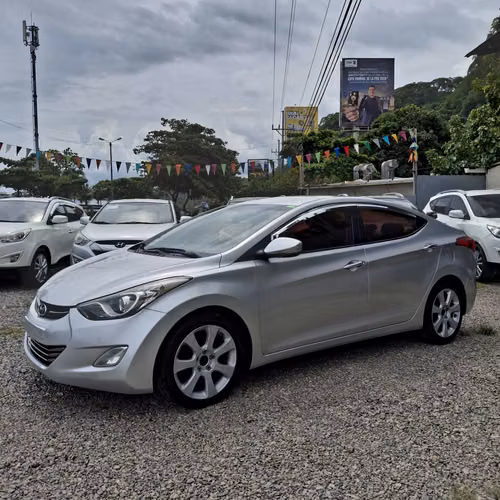 A CREDITO HYUNDAI AVANTE	2011
