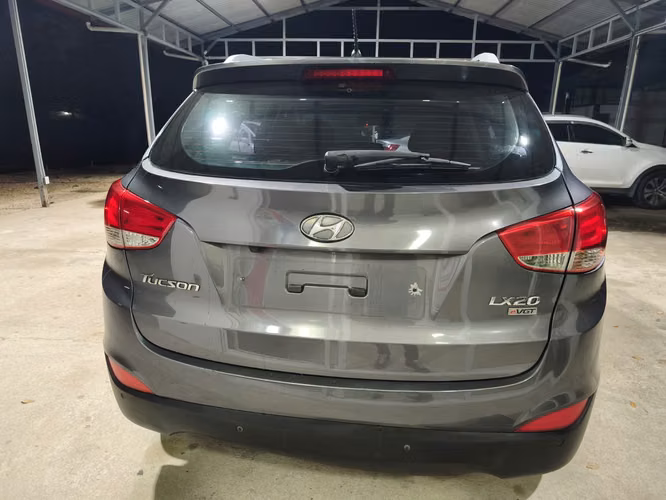 HYUNDAI  TUCSON  2011	A CREDITO - Imagen 4