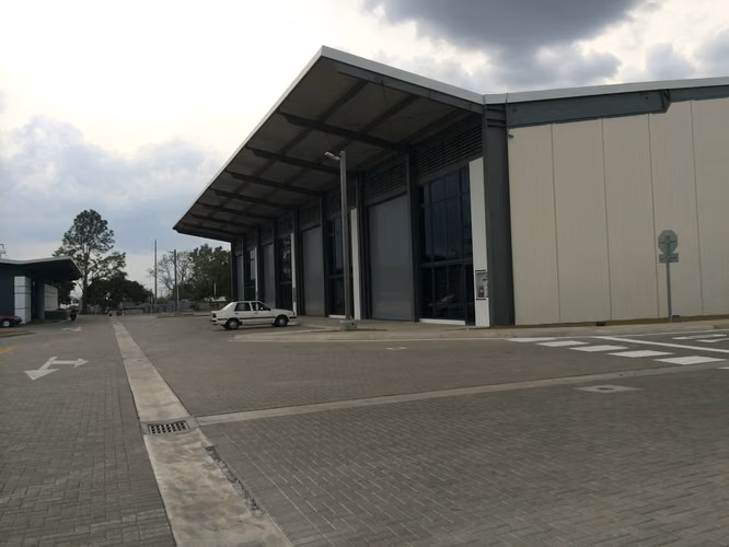Bodega industrial Ciruelas, se escuchan ofertas