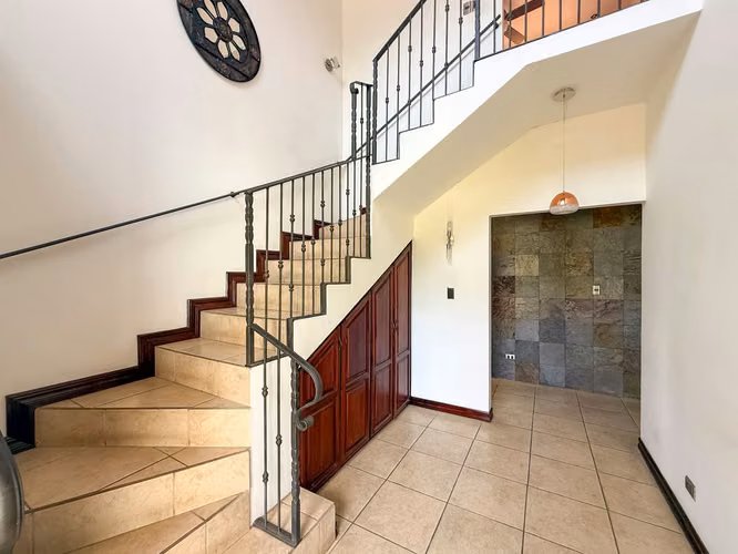 VENTA DE CASA EN LA GUÁCIMA CON RANCHO PRIVADO