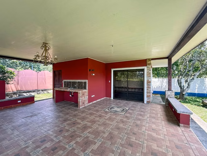 VENTA DE CASA EN LA GUÁCIMA CON RANCHO PRIVADO
