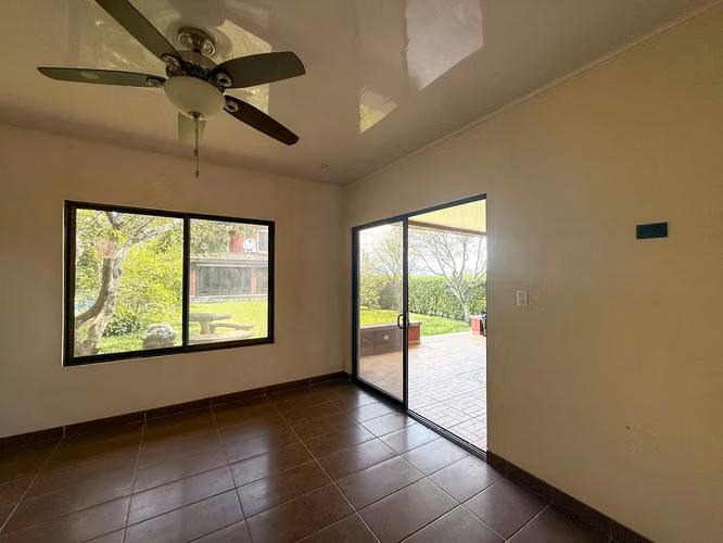 VENTA DE CASA EN LA GUÁCIMA CON RANCHO PRIVADO
