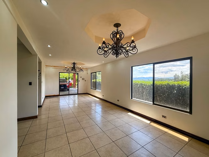 VENTA DE CASA EN LA GUÁCIMA CON RANCHO PRIVADO