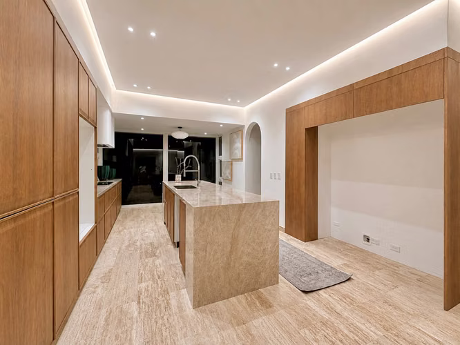 VENTA DE CASA EN BOSQUES DE LINDORA*