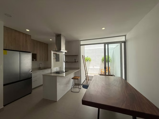 Alquiler de Casa en condominio en Rio Oro, Santa Ana Con Linea Blanca